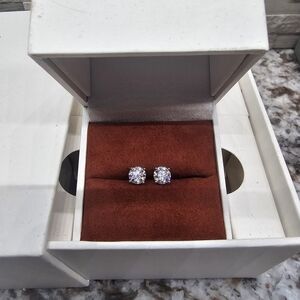 1.5ctw Diamond Stud Earrings With IGI Certificates